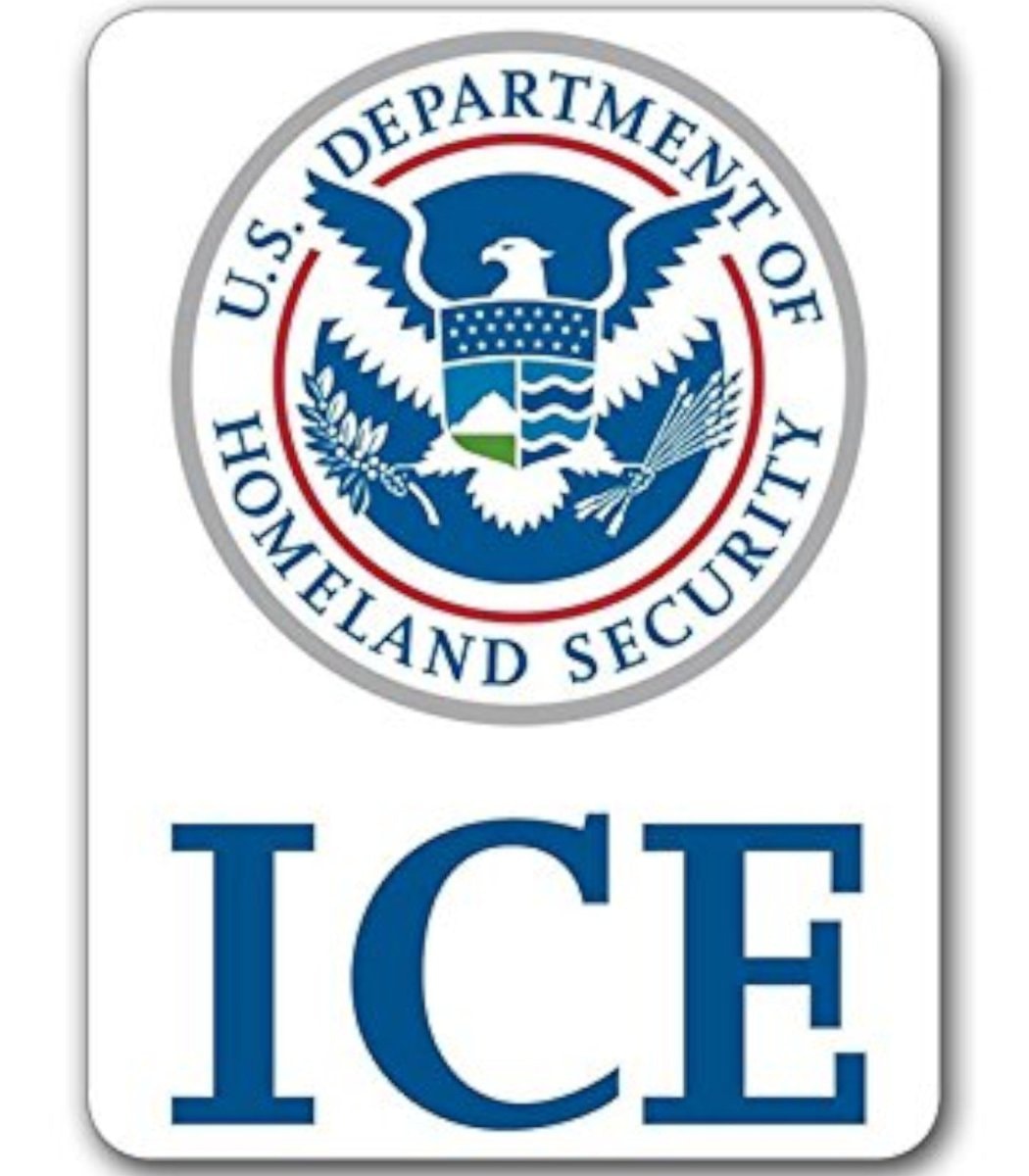 ICE agents disguised as construction workers (photo 2 of 2)