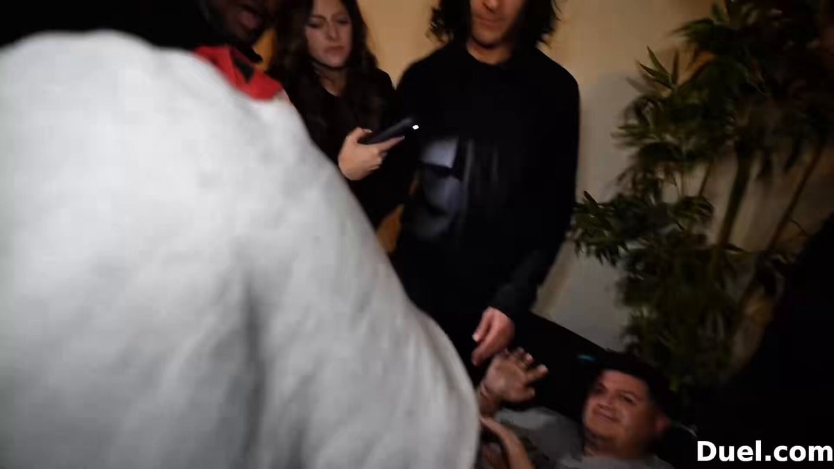 Deenthegreat and Vitaly catch a predator on livestream