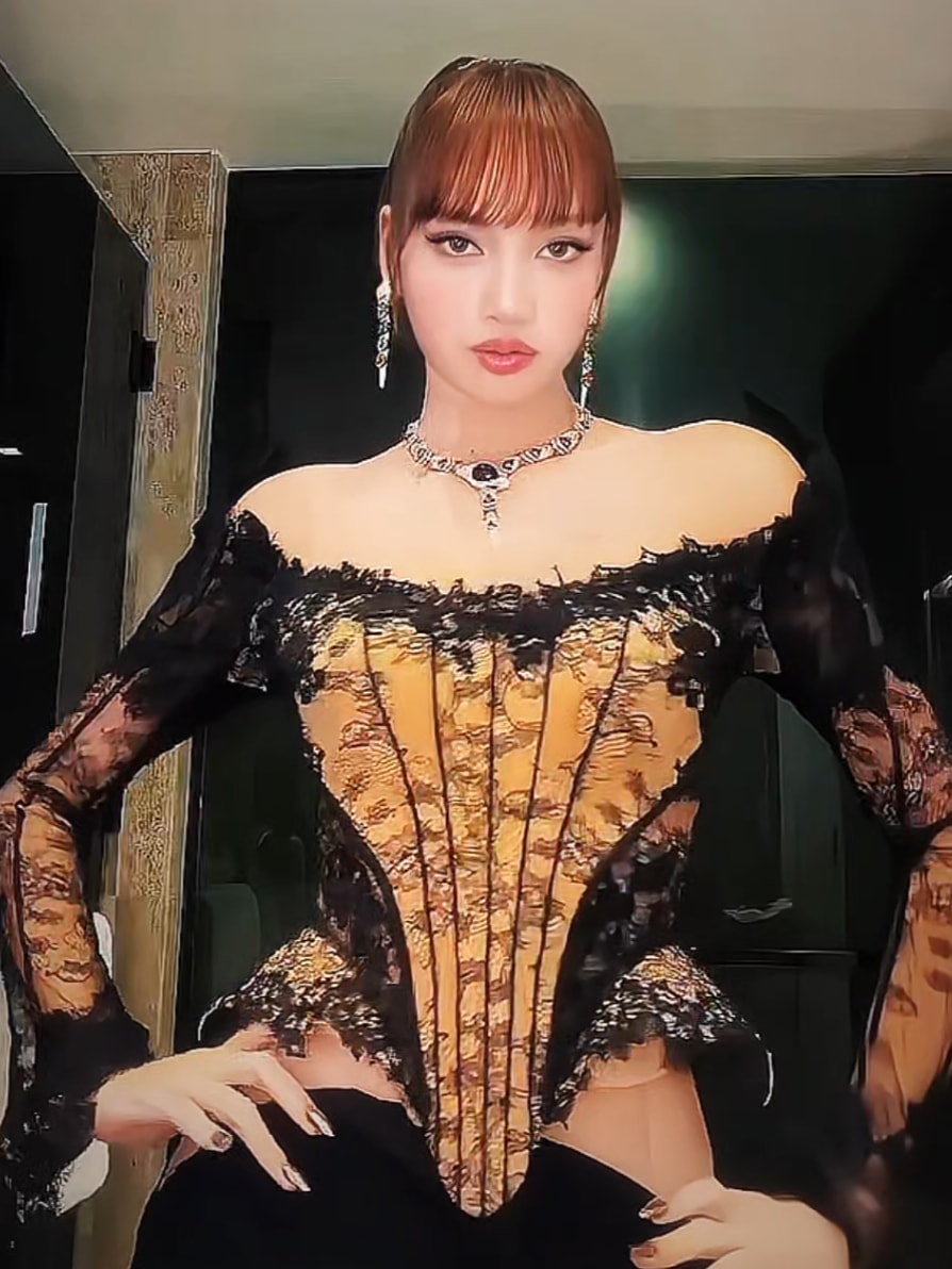 Lisa Bvlgari Serpenti Infinito edit