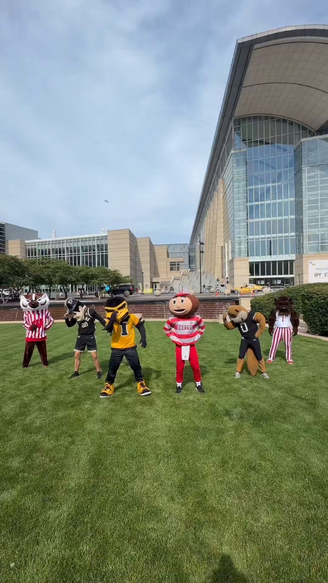 Big 10 mascots dance to Beat It
