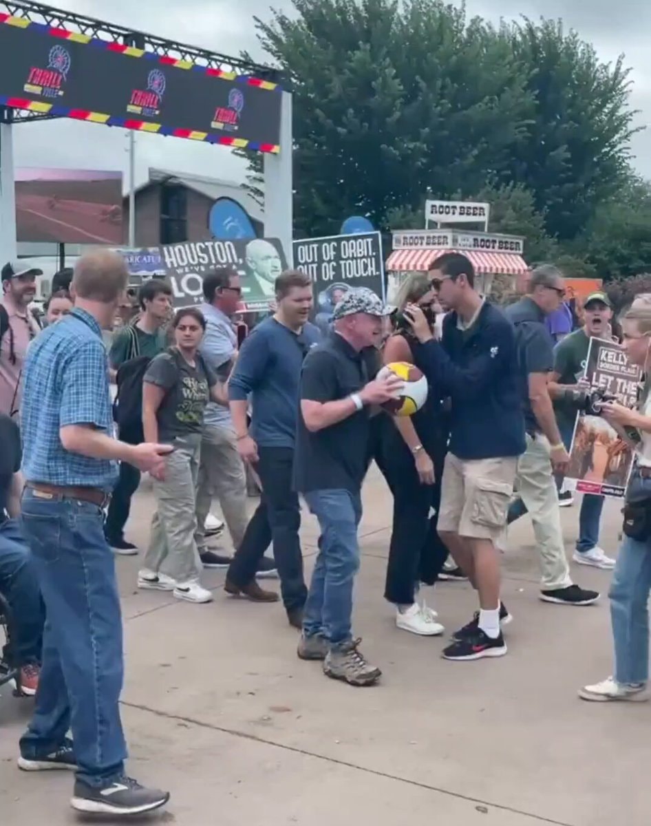 Mark Kelly booed at Iowa State Fair