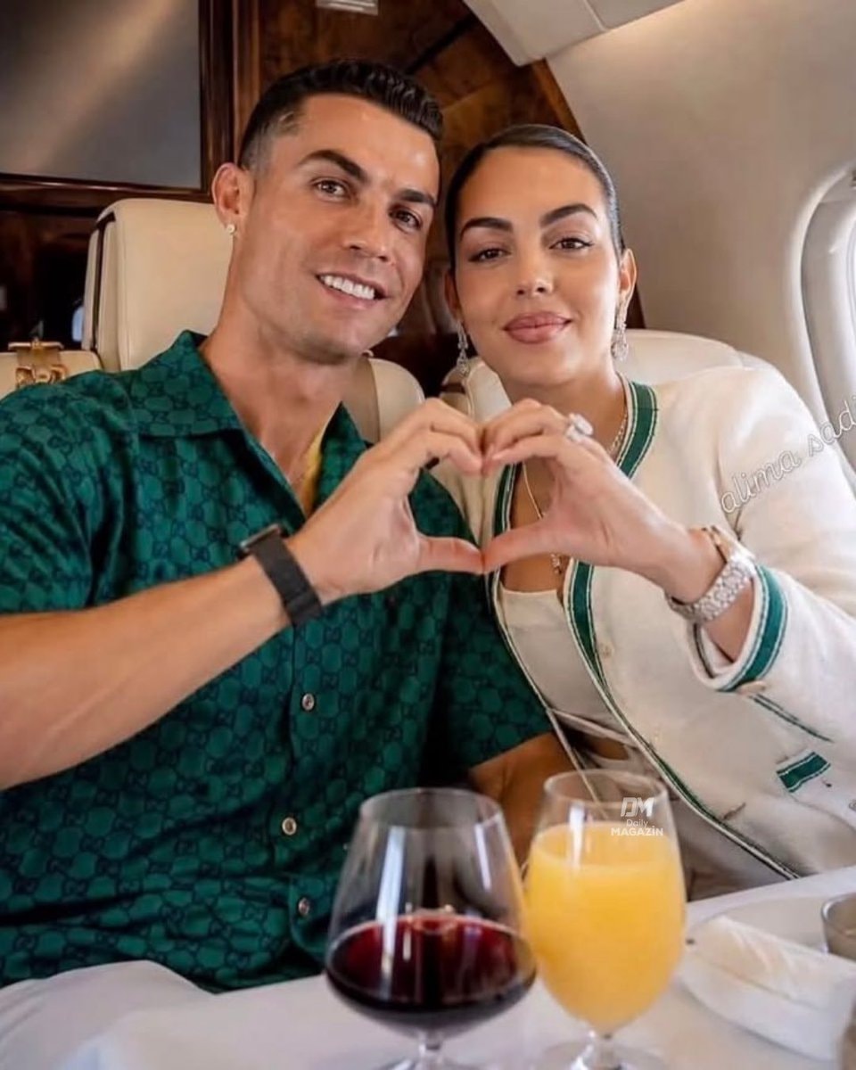 Cristiano and Georgina heart for fans