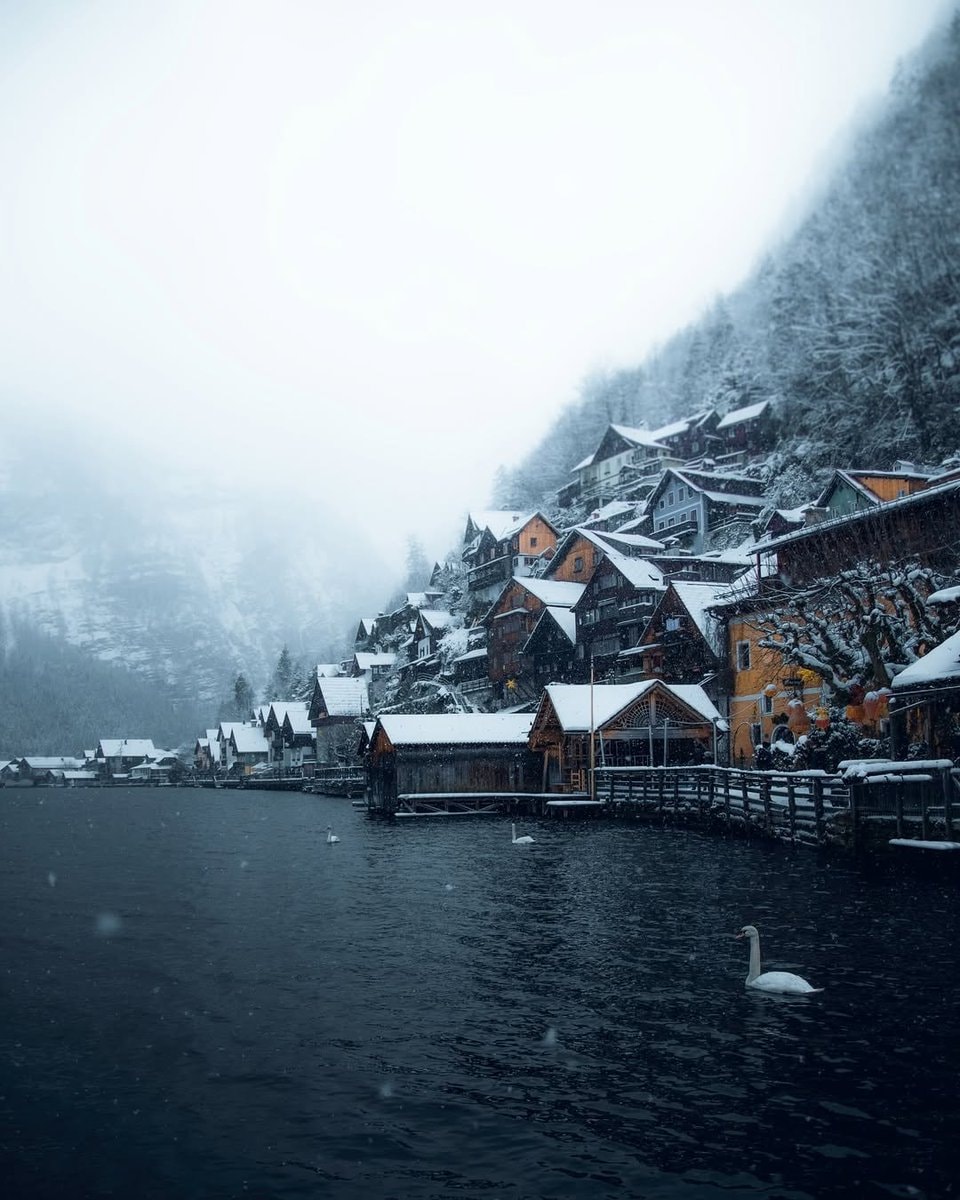 Hallstatt Austria snowy winter (photo 4 of 4)