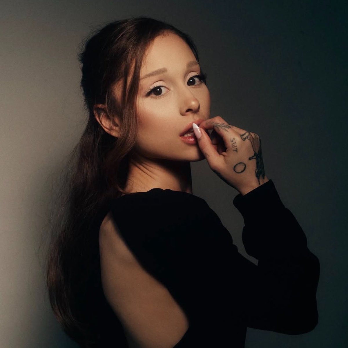 Joan Grande Ariana Grande 33 years (photo 2 of 2)