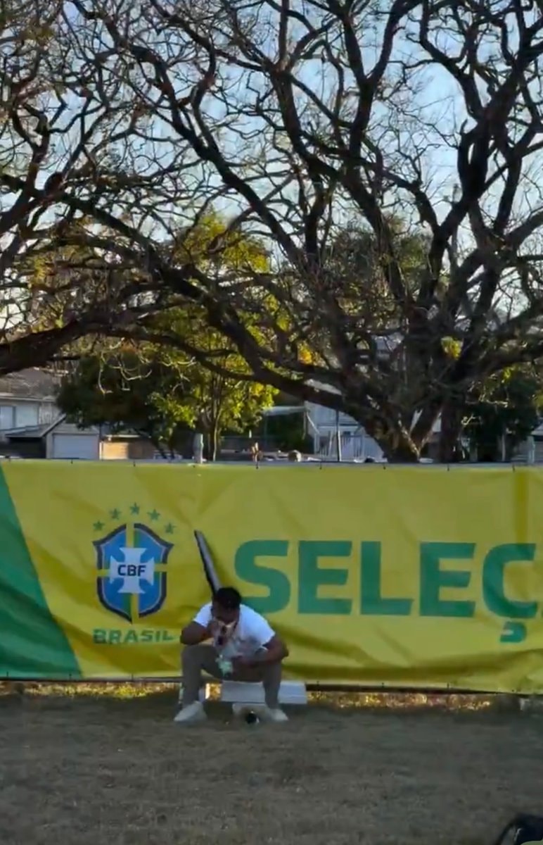 Vinicius Junior misses close range shot (photo 2 of 2)