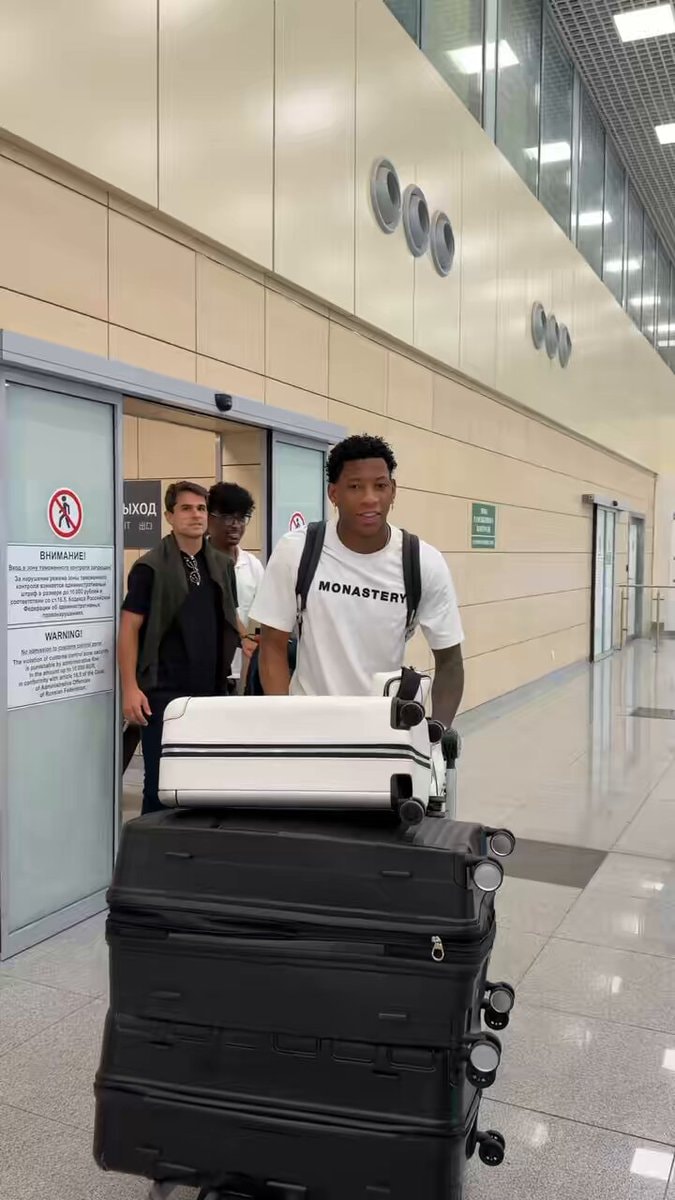 Gonzalo Plata arrives in Moscú
