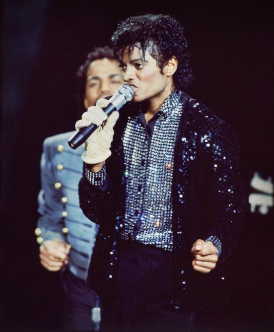 Michael Jackson Blue Jacket Stage Performance (photo 3 of 4)