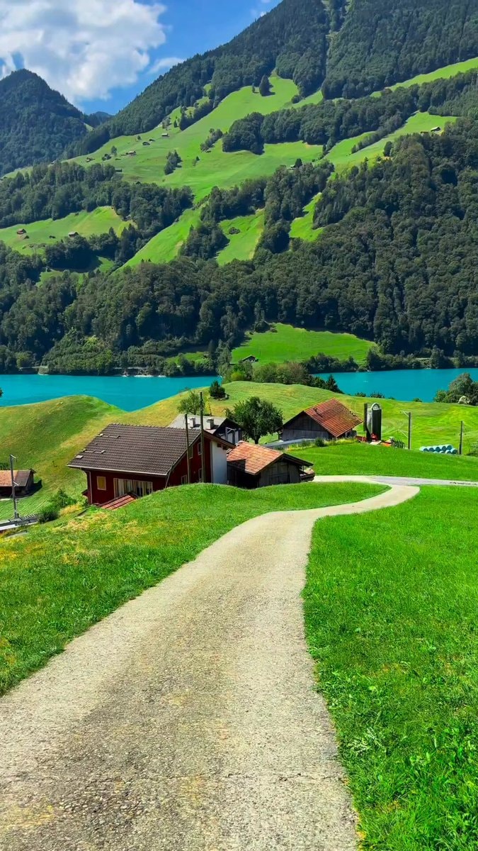 Lake Lungern turquoise water