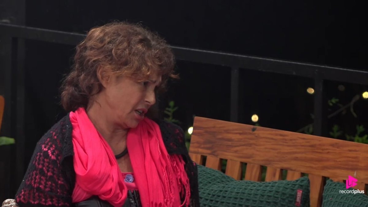 Giovanna calls out Darlin in AFazenda