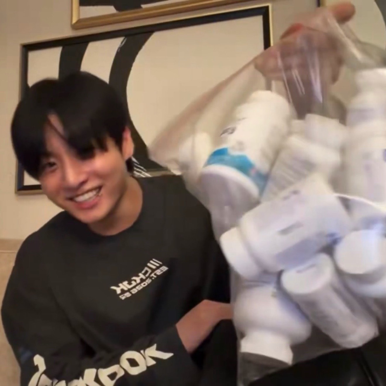 Jungkook supplements and vitamins (photo 2 of 2)