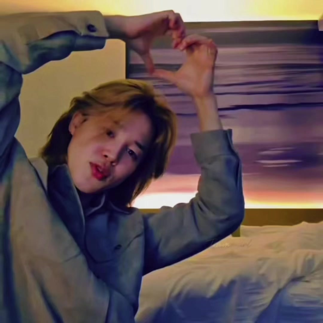 Jimin heart hands moment 🥹