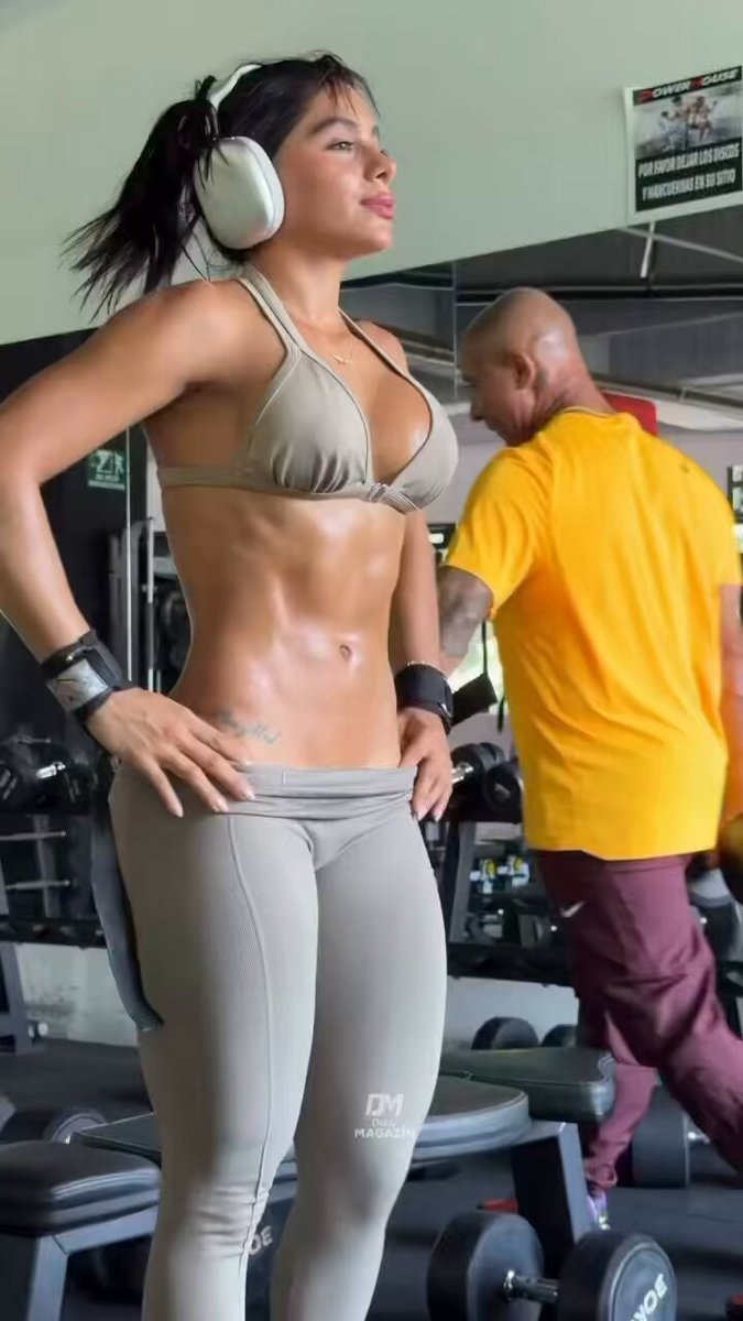 Julie Flexx gym muscles