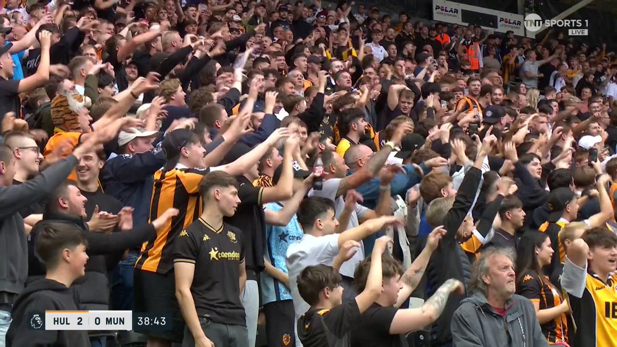 Hull City tiger paw vs Manchester United