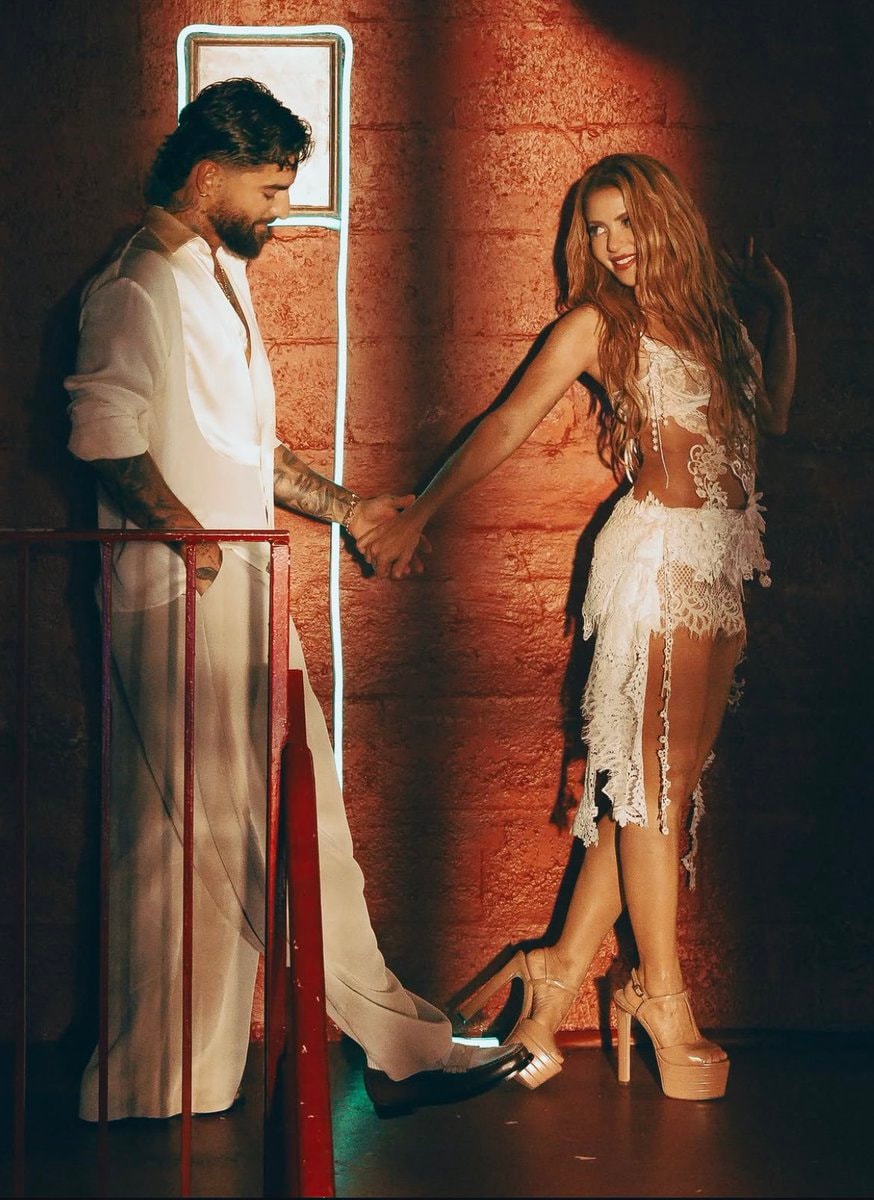 Shakira and Maluma AGUA (photo 2 of 2)