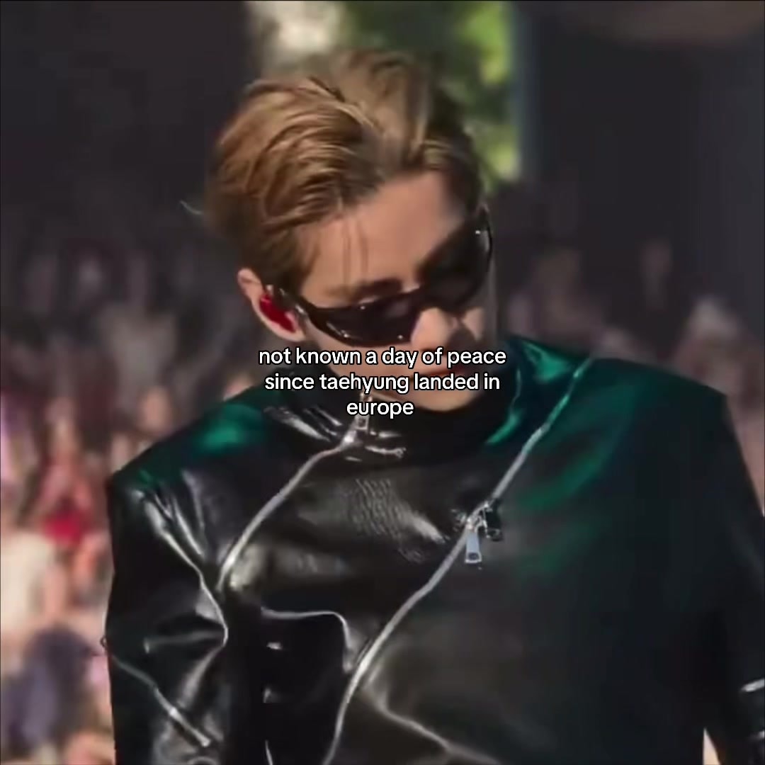 V Taehyung Europe green jacket