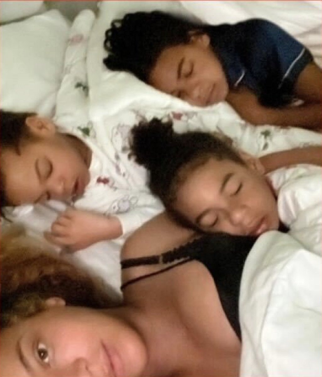 Rihanna with her sons and baby (photo 3 of 4)