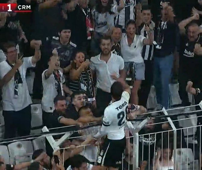 Dusan Vlahovic hat-trick fan reaction