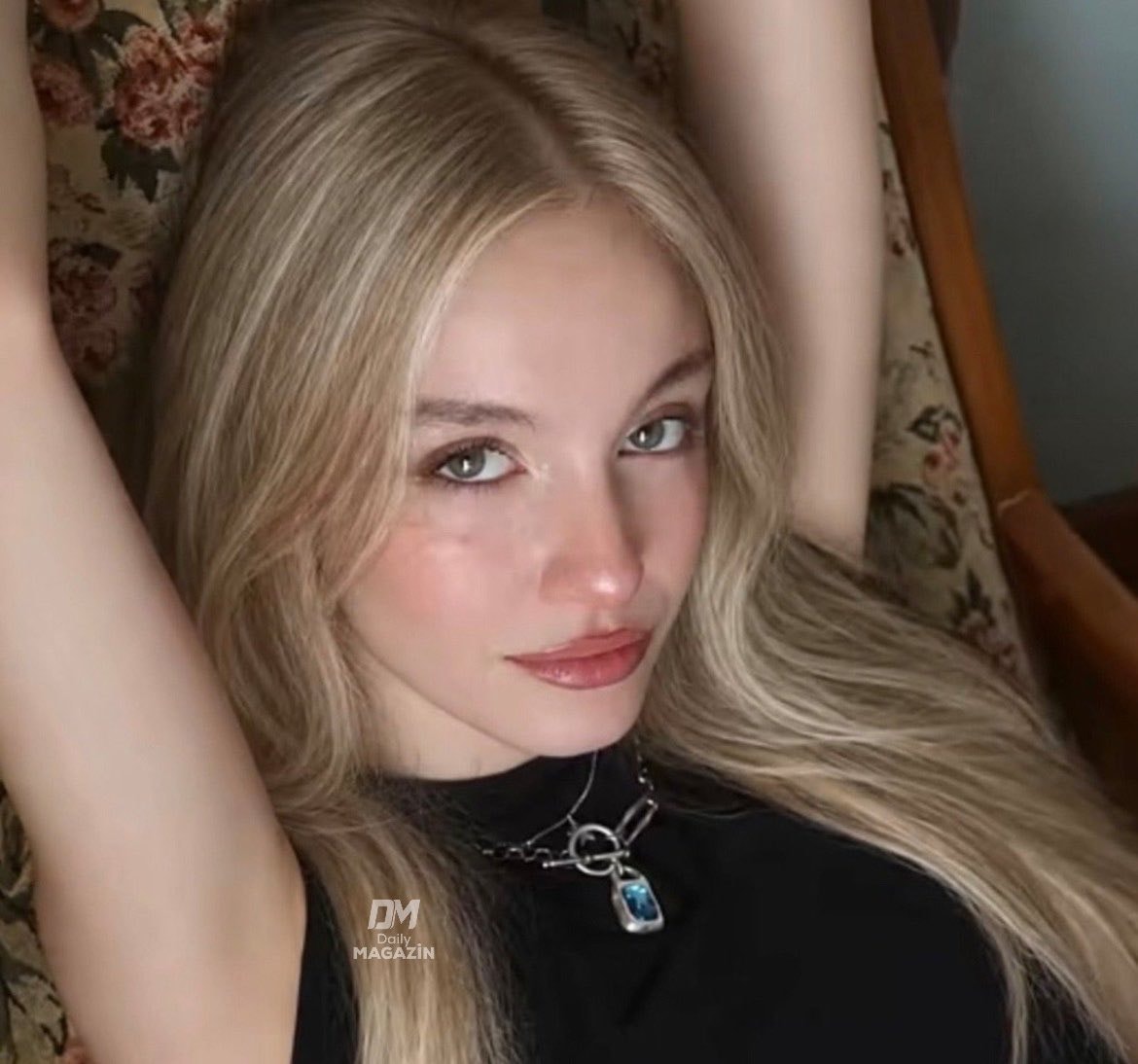 Zeynep Sude Oktay blonde AI edit