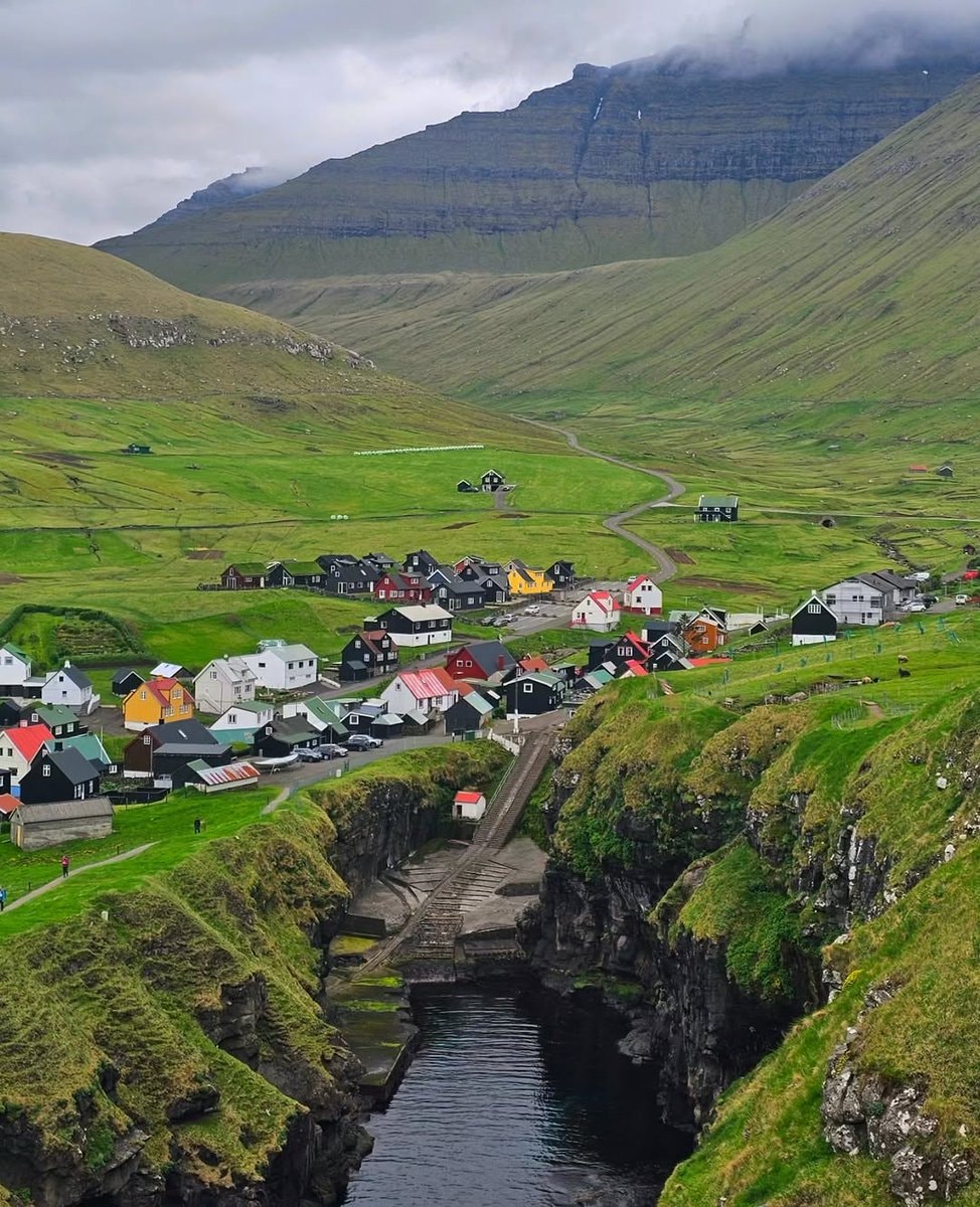Beautiful Faroe Islands village (photo 4 of 4)