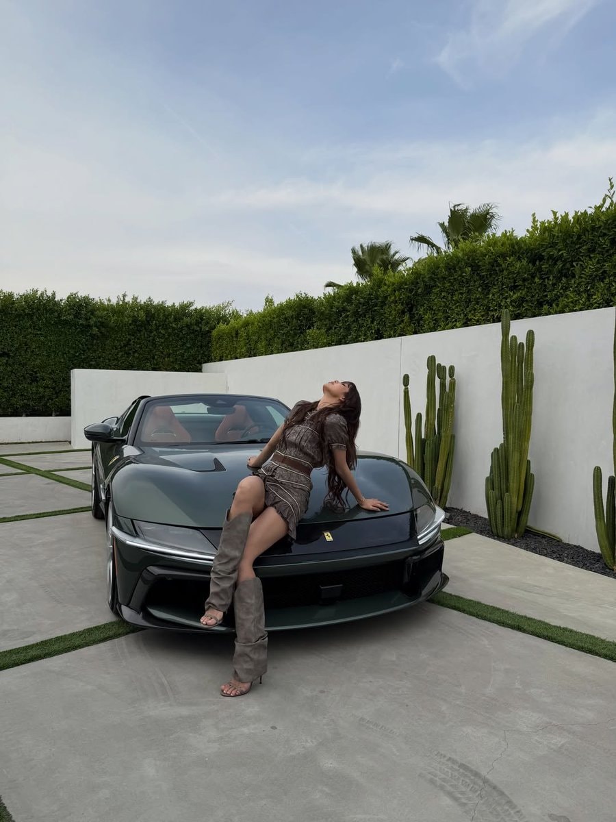 BLACKPINK Lisa with a Ferrari car (photo 2 of 2)