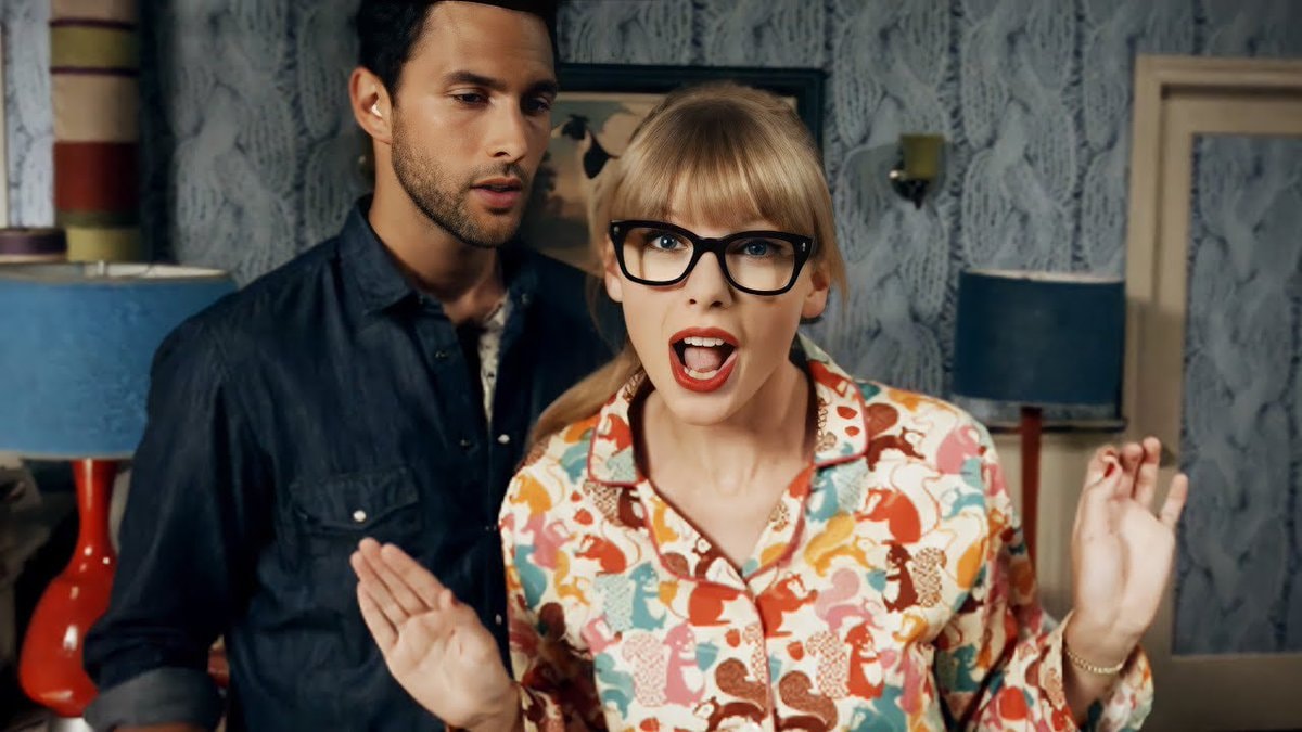 Taylor Swift We Are Never Ever Getting Back Together (photo 2 of 2)
