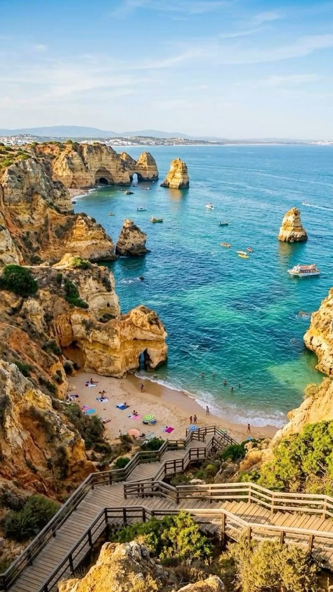 Portugal coastline lighthouse (photo 3 of 4)