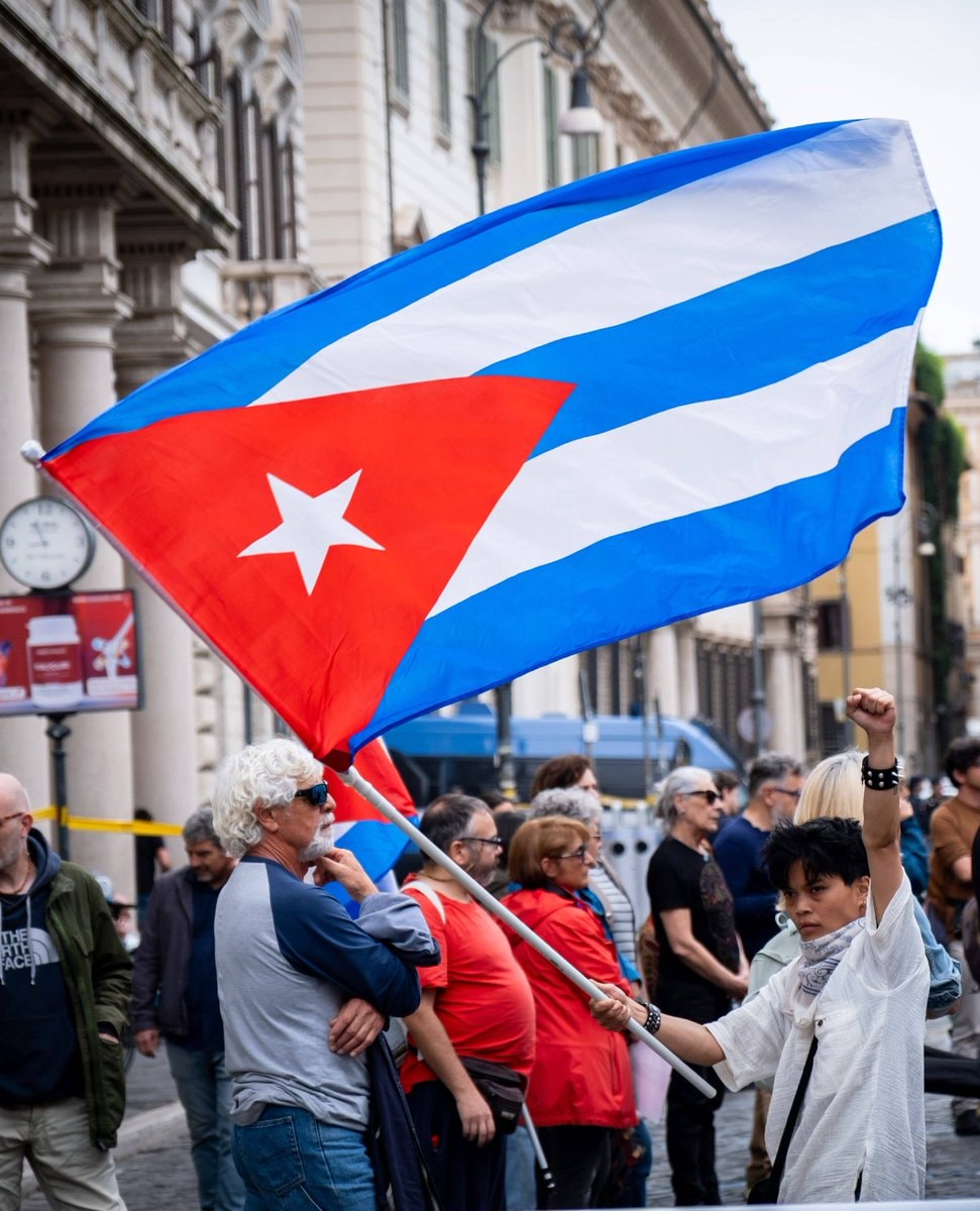 Cuba protest flag (photo 1 of 2)