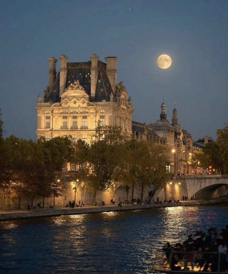 Eiffel Tower Paris night (photo 2 of 2)