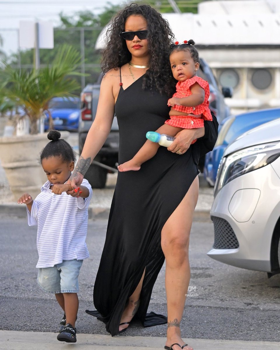 Rihanna with her children in Barbados (photo 2 of 2)