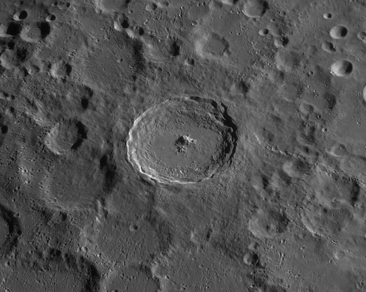 closest available images of the Moon (photo 3 of 4)