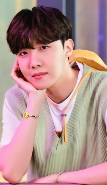 Photos of BTS Members in Handsome Ranking (photo 4 of 4)