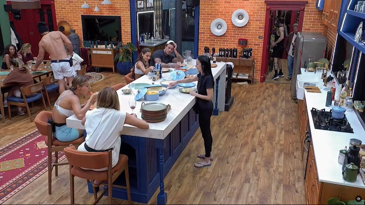 Murilo admits hiding sweets AFazenda