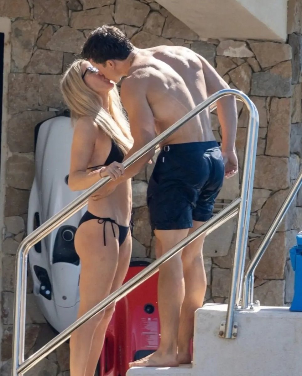 Ellie Goulding and Beau Minniear in French Riviera (photo 3 of 3)