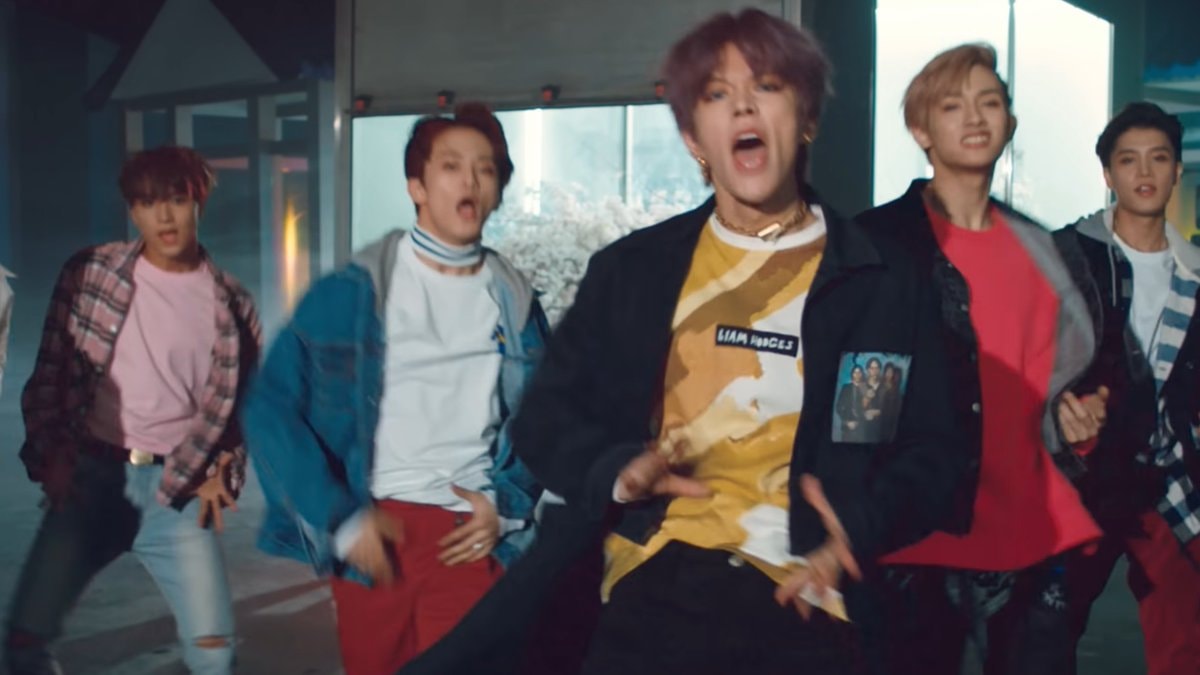 NCT 127 members with the Chain song (photo 4 of 4) NCT 127 members with the Chain song (photo 4 of 4)