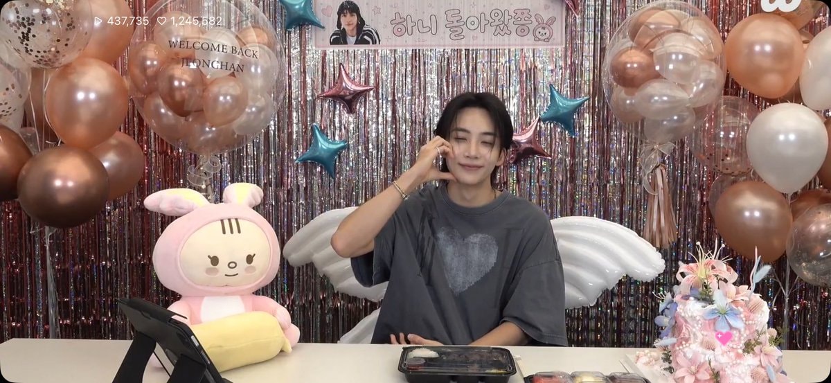 Jeonghan welcome back party 🥹 (photo 2 of 2)