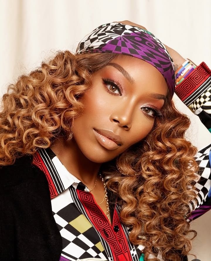 Brandy new photos elegant style (photo 1 of 2) Brandy new photos elegant style (photo 1 of 2)