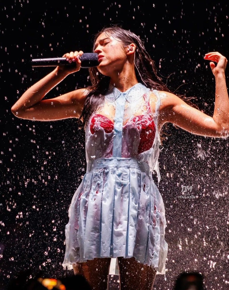 Olivia Rodrigo rain outfit change