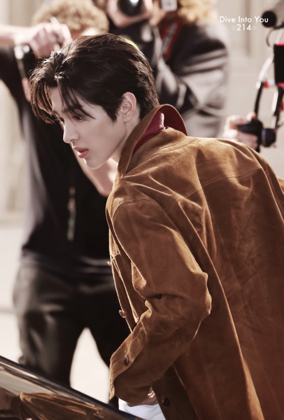Keonho CORTIS Chanel Fashion Show Paris (photo 2 of 2)