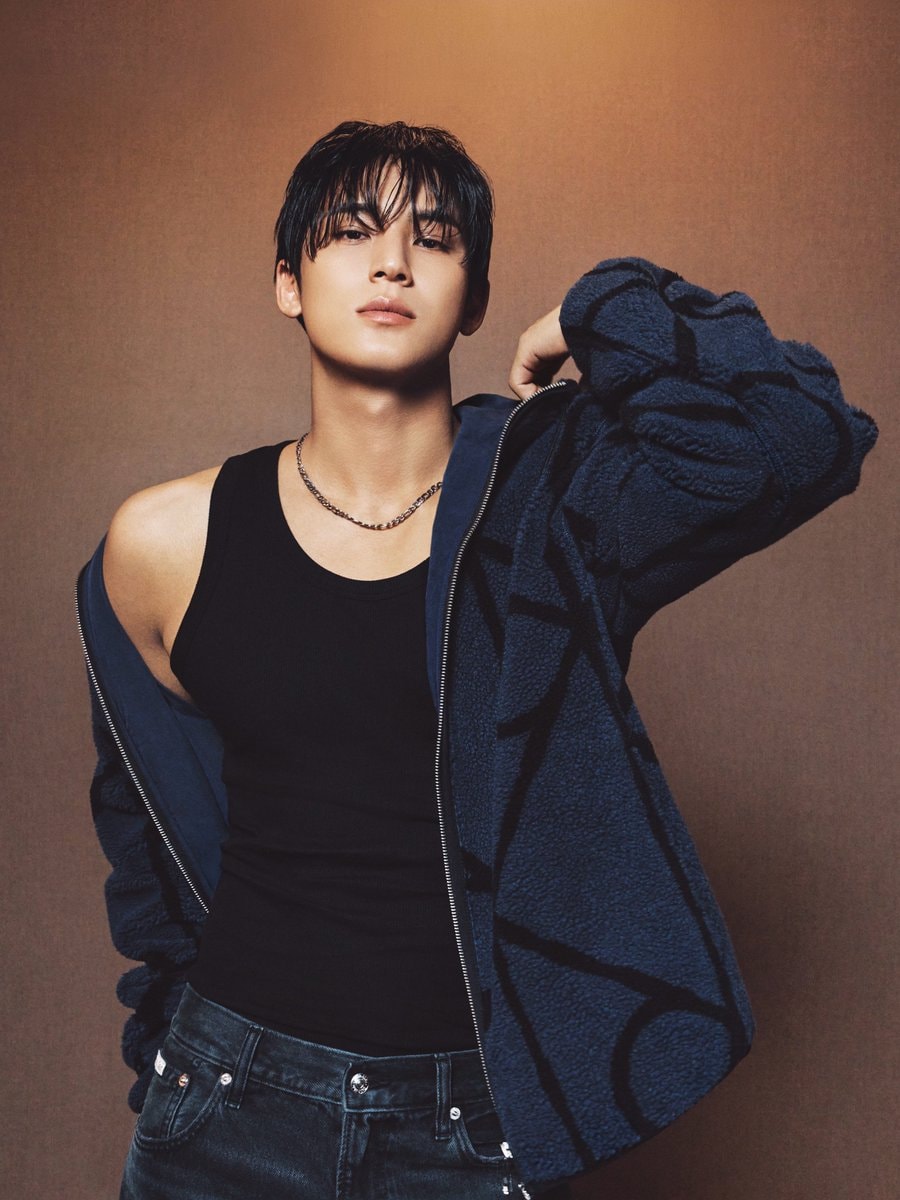 MINGYU Calvin Klein (photo 2 of 4)