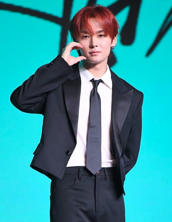 Lee Know red hair Stray Kids (photo 2 of 2)