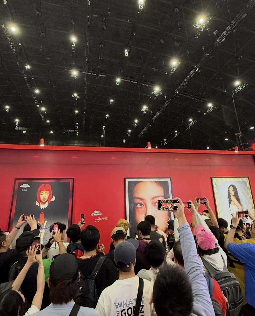 JENNIE Topps Chrome Shanghai (photo 2 of 2)
