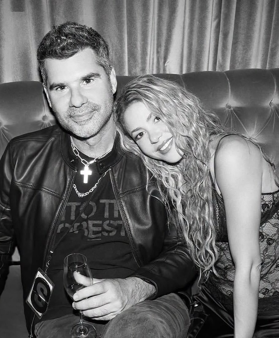 Shakira thanks Antonio de la Rúa Shakira thanks Antonio de la Rúa