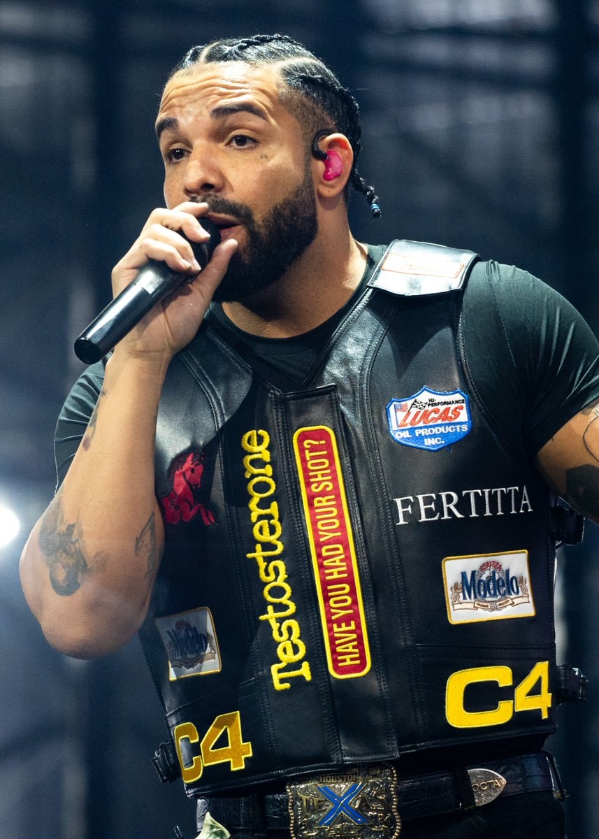 Drake charting on US Apple Music