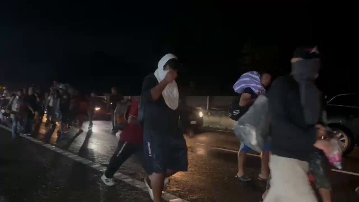 Migrant caravan heads toward US southern border