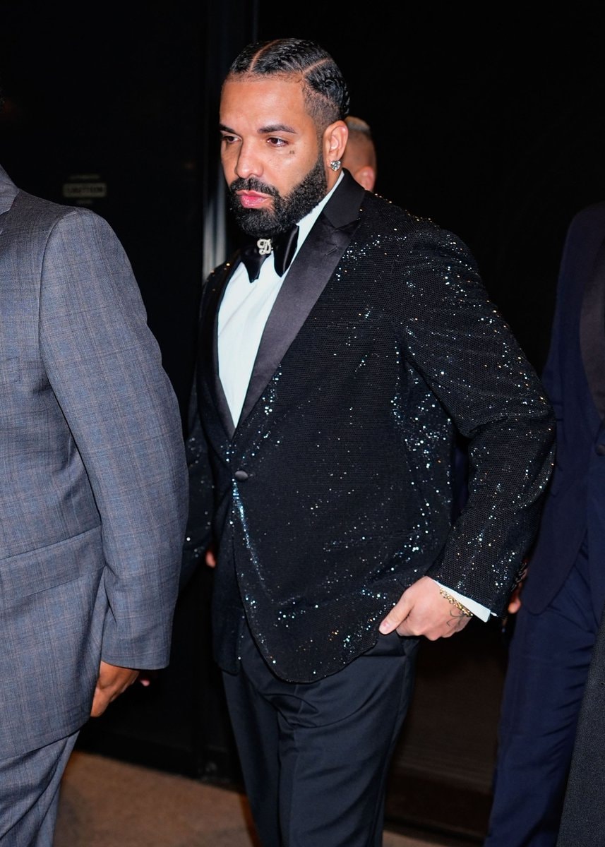 Drake birthday celebration in NYC (photo 2 of 2)