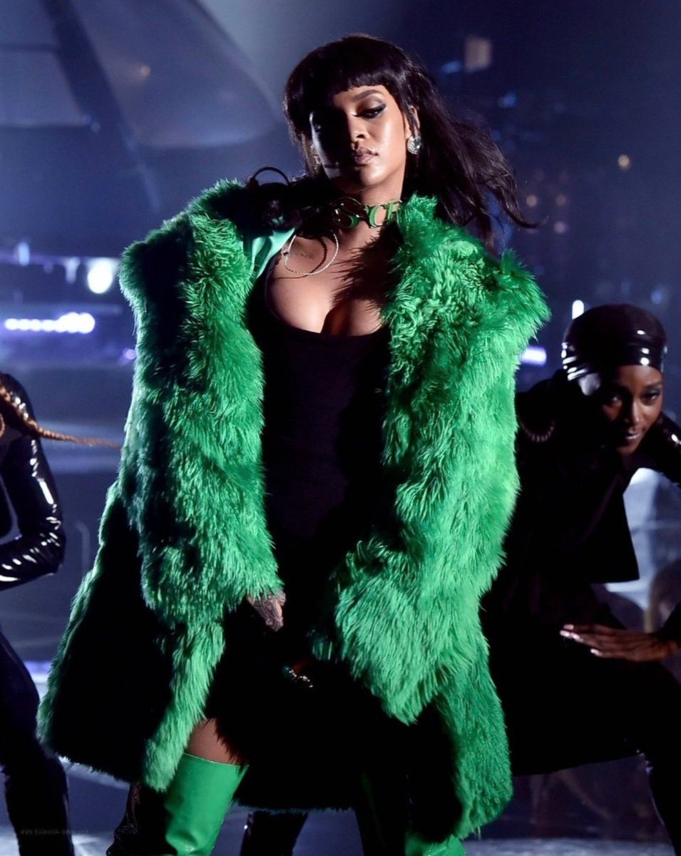 Rihanna iHeartRadio Music Awards 2012-2015 (photo 3 of 3)