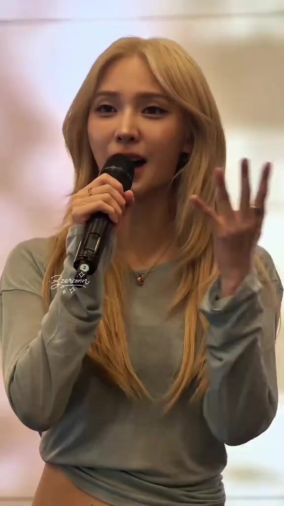 JJJSPACE fansign event