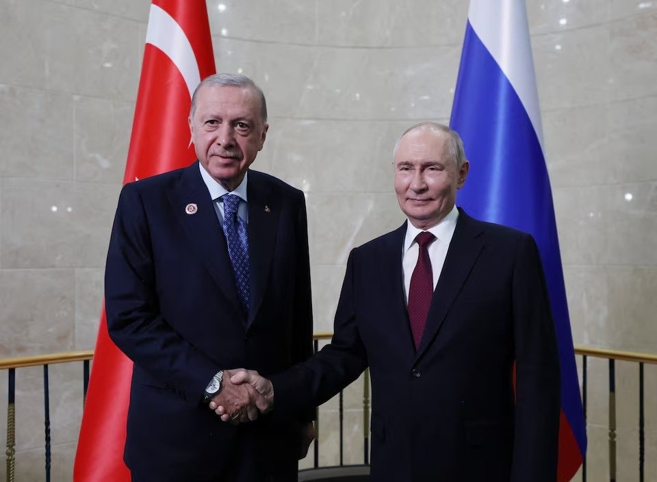 Erdogan Putin handshake flags (photo 1 of 3)