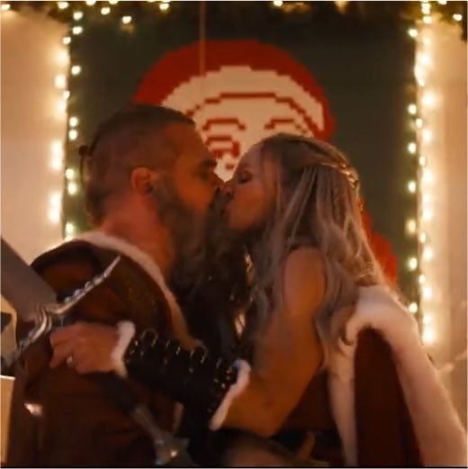 Kristen Bell Mrs. Claus VIOLENT NIGHT 2 (photo 2 of 2)