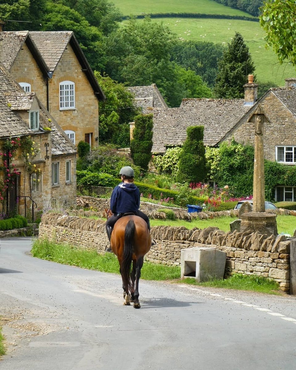 English countryside scene (photo 2 of 4)
